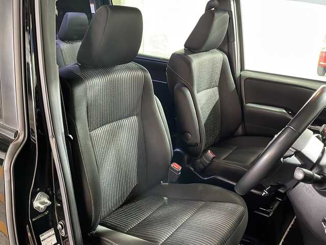 トヨタ ヴォクシー ZS 煌Ⅱ 広島県 2019(令1)年 6万km ブラック 禁煙車/ＡＬＰＩＮＥ１１型ナビ/１２．８型後席フリップダウンモニター/バックカメラ/両側パワースライドドア/クルーズコントロール/ＨＤＭＩ/オートマチックハイビーム/ＥＴＣ/ＭＴモード付ＡＴシフト/ＬＥＤヘッドライト/衝突被害軽減/レーンキープアシスト/踏み間違い防止/純正16インチアルミホイール(205/60/R16)/エアバッグ(運転席/助手席)