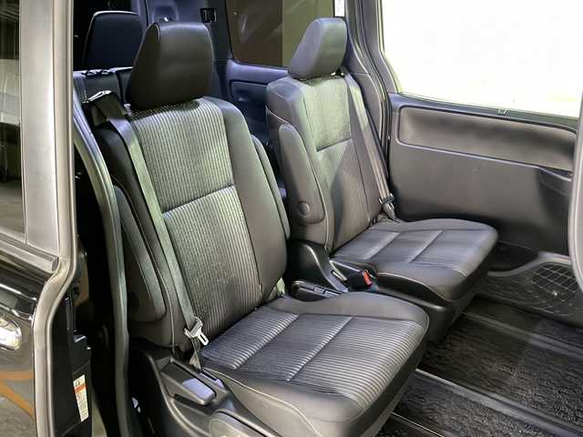 トヨタ ヴォクシー ZS 煌Ⅱ 広島県 2019(令1)年 6万km ブラック 禁煙車/ＡＬＰＩＮＥ１１型ナビ/１２．８型後席フリップダウンモニター/バックカメラ/両側パワースライドドア/クルーズコントロール/ＨＤＭＩ/オートマチックハイビーム/ＥＴＣ/ＭＴモード付ＡＴシフト/ＬＥＤヘッドライト/衝突被害軽減/レーンキープアシスト/踏み間違い防止/純正16インチアルミホイール(205/60/R16)/エアバッグ(運転席/助手席)