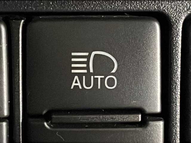 トヨタ ヴォクシー ZS 煌Ⅱ 広島県 2019(令1)年 6万km ブラック 禁煙車/ＡＬＰＩＮＥ１１型ナビ/１２．８型後席フリップダウンモニター/バックカメラ/両側パワースライドドア/クルーズコントロール/ＨＤＭＩ/オートマチックハイビーム/ＥＴＣ/ＭＴモード付ＡＴシフト/ＬＥＤヘッドライト/衝突被害軽減/レーンキープアシスト/踏み間違い防止/純正16インチアルミホイール(205/60/R16)/エアバッグ(運転席/助手席)