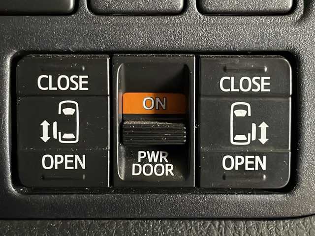 トヨタ ヴォクシー ZS 煌Ⅱ 広島県 2019(令1)年 6万km ブラック 禁煙車/ＡＬＰＩＮＥ１１型ナビ/１２．８型後席フリップダウンモニター/バックカメラ/両側パワースライドドア/クルーズコントロール/ＨＤＭＩ/オートマチックハイビーム/ＥＴＣ/ＭＴモード付ＡＴシフト/ＬＥＤヘッドライト/衝突被害軽減/レーンキープアシスト/踏み間違い防止/純正16インチアルミホイール(205/60/R16)/エアバッグ(運転席/助手席)