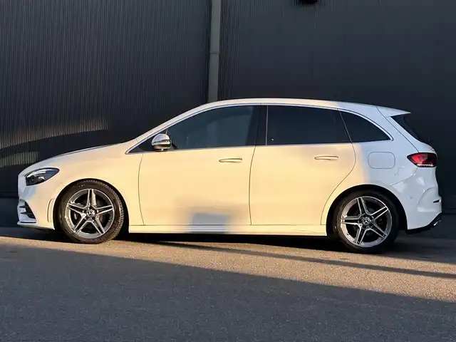 メルセデス・ベンツ Ｂ２００ｄ AMGライン 香川県 2021(令3)年 3.5万km ポーラホワイト アクティブブレーキアシスト/アクティブレーンキーピングアシスト/ブラインドスポット/レーンチェンジアシスト/ワイヤレス充電/ACC/純正ナビ/Bluetooth/地デジ/フロントドラレコ/ETC2.0/オートライト/パドルシフト/シートヒーター/パワーシート/ハーフレザーシート/純正18インチアルミ/コーナーセンサー