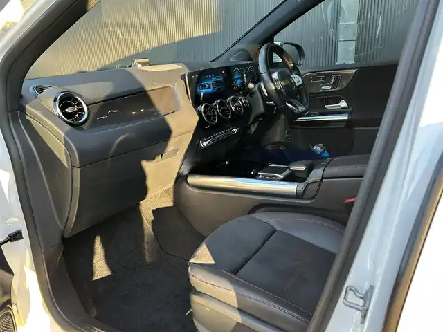 メルセデス・ベンツ Ｂ２００ｄ AMGライン 香川県 2021(令3)年 3.5万km ポーラホワイト アクティブブレーキアシスト/アクティブレーンキーピングアシスト/ブラインドスポット/レーンチェンジアシスト/ワイヤレス充電/ACC/純正ナビ/Bluetooth/地デジ/フロントドラレコ/ETC2.0/オートライト/パドルシフト/シートヒーター/パワーシート/ハーフレザーシート/純正18インチアルミ/コーナーセンサー