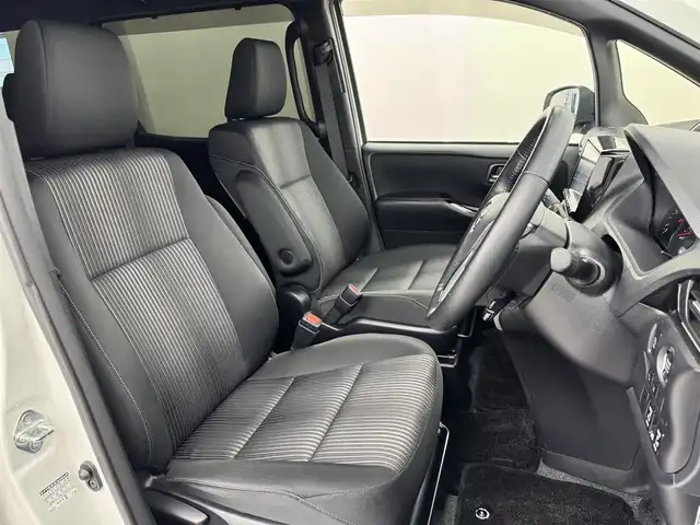 トヨタ ヴォクシー ZS 煌 福岡県 2018(平30)年 4.8万km ホワイトパールクリスタルシャイン ワンオーナー　/アルパイン９型ナビ　/バックカメラ　/ＥＴＣ　/前後ドラレコ　/レーダー探知機　/クルーズコントロール　/衝突軽減ブレーキ　/レーンキープ　/オートマチックハイビーム　/ＭＴモード付き　/両側パワースライドドア　/ＬＥＤヘッドライト