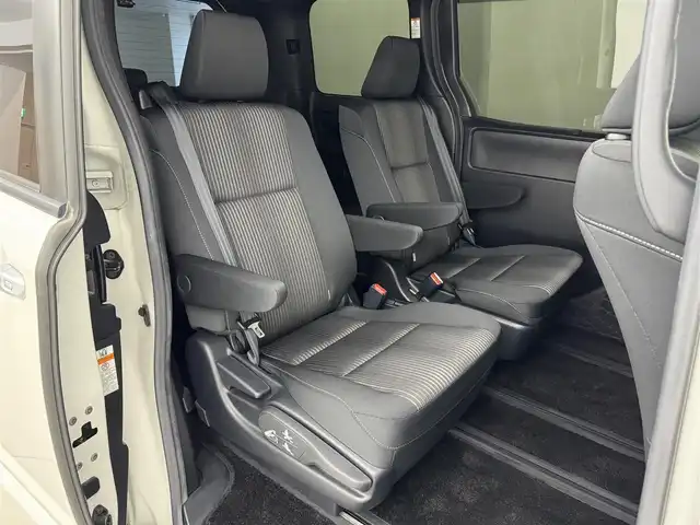 トヨタ ヴォクシー ZS 煌 福岡県 2018(平30)年 4.8万km ホワイトパールクリスタルシャイン ワンオーナー　/アルパイン９型ナビ　/バックカメラ　/ＥＴＣ　/前後ドラレコ　/レーダー探知機　/クルーズコントロール　/衝突軽減ブレーキ　/レーンキープ　/オートマチックハイビーム　/ＭＴモード付き　/両側パワースライドドア　/ＬＥＤヘッドライト
