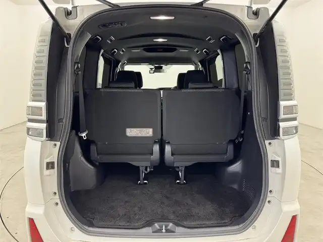 トヨタ ヴォクシー ZS 煌 福岡県 2018(平30)年 4.8万km ホワイトパールクリスタルシャイン ワンオーナー　/アルパイン９型ナビ　/バックカメラ　/ＥＴＣ　/前後ドラレコ　/レーダー探知機　/クルーズコントロール　/衝突軽減ブレーキ　/レーンキープ　/オートマチックハイビーム　/ＭＴモード付き　/両側パワースライドドア　/ＬＥＤヘッドライト