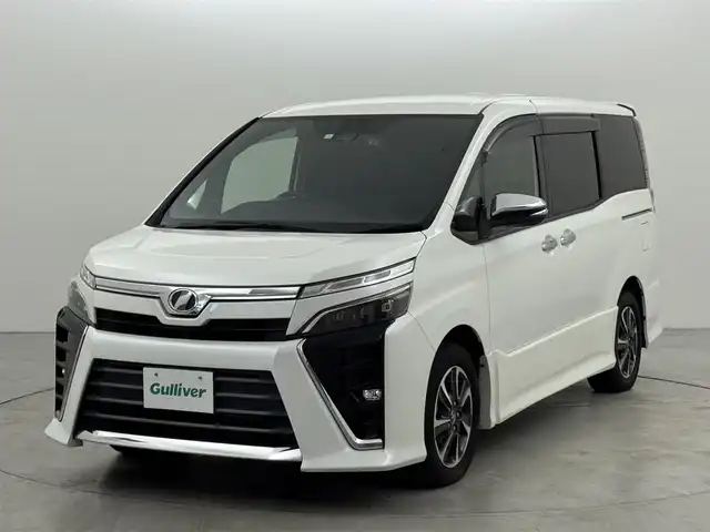 トヨタ ヴォクシー ZS 煌 福岡県 2018(平30)年 4.8万km ホワイトパールクリスタルシャイン ワンオーナー　/アルパイン９型ナビ　/バックカメラ　/ＥＴＣ　/前後ドラレコ　/レーダー探知機　/クルーズコントロール　/衝突軽減ブレーキ　/レーンキープ　/オートマチックハイビーム　/ＭＴモード付き　/両側パワースライドドア　/ＬＥＤヘッドライト