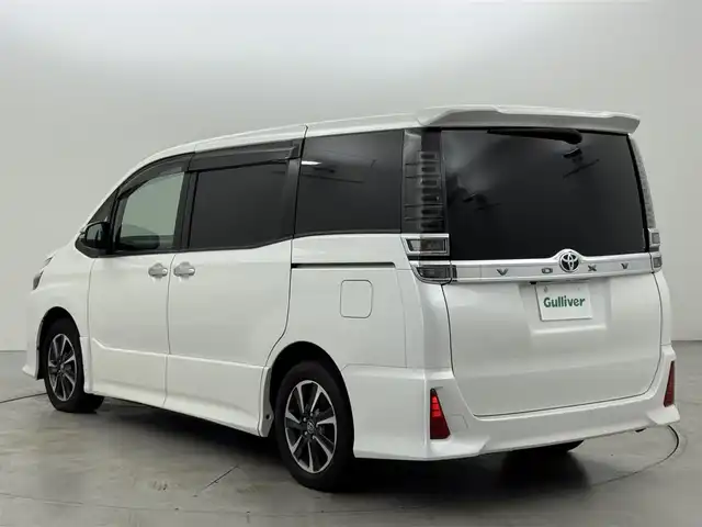 トヨタ ヴォクシー ZS 煌 福岡県 2018(平30)年 4.8万km ホワイトパールクリスタルシャイン ワンオーナー　/アルパイン９型ナビ　/バックカメラ　/ＥＴＣ　/前後ドラレコ　/レーダー探知機　/クルーズコントロール　/衝突軽減ブレーキ　/レーンキープ　/オートマチックハイビーム　/ＭＴモード付き　/両側パワースライドドア　/ＬＥＤヘッドライト