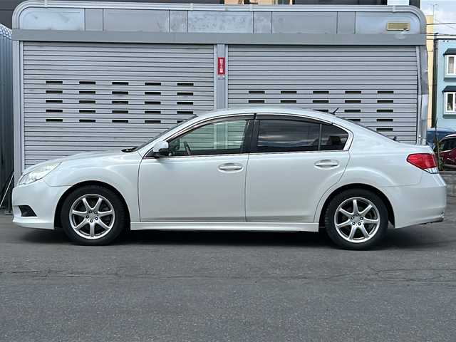 スバル レガシィ Ｂ４ 2．5GT 道央・札幌 2012(平24)年 11.1万km サテンホワイトパール (株)IDOMが運営する【じしゃロン札幌店】の自社ローン専用車両になります。こちらは現金またはオートローンご利用価格です。自社ローンご希望の方は別途その旨お申し付けください。/社外ナビ/ワンセグ/CD/FM/AM/BT/バックカメラ/クルーズコントロール/ETC/４WD/キセノンライト/リモコンキー/純正フロアマット/電動格納ドアミラー/ウィンカードアミラー/社外アルミ/横滑り防止装置