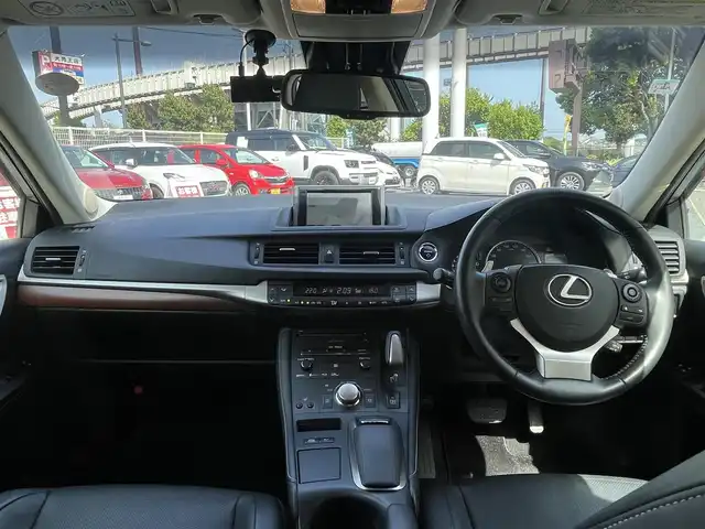 レクサス ＣＴ 200h バージョンL 千葉県 2014(平26)年 9.3万km ホワイトパールクリスタルシャイン 純正SDナビ/・フルセグTV/・CD/DVD/BD/・Bluetooth/USB/SD/AUX/バックカメラ/プリクラッシュセーフティ/クルーズコントロール/ビルトインETC2.0/ドライブレコーダー/ステアリングヒーター/フロントシートヒーター/フロントパワーシート/運転席メモリーシート/スマートキーx３/取扱説明書/保証書