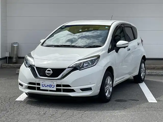 日産 ノート X FOUR スマートセーフティED 青森県 2017(平29)年 9.4万km ホワイト (株)IDOMが運営する【じしゃロン青森店】の自社ローン専用車両になりますこちらは現金、またはオートローンご利用時の価格です。自社ローンご希望の方は別途その旨お申付け下さい。/４ＷＤ/社外メモリーナビ/　AM/FM/CD/DVD/SD/ワンセグＴＶ/全周囲バックカメラ/デジタルインナーミラー/社外ＥＴＣ/横滑り防止装置/レーンアシスト/衝突被害軽減システム/ヘッドランプレベライザー/ドアバイザー/１４インチ純正スチールホイール装着（ホイールキャップ付）
