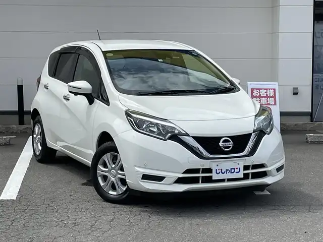 日産 ノート X FOUR スマートセーフティED 青森県 2017(平29)年 9.4万km ホワイト (株)IDOMが運営する【じしゃロン青森店】の自社ローン専用車両になりますこちらは現金、またはオートローンご利用時の価格です。自社ローンご希望の方は別途その旨お申付け下さい。/４ＷＤ/社外メモリーナビ/　AM/FM/CD/DVD/SD/ワンセグＴＶ/全周囲バックカメラ/デジタルインナーミラー/社外ＥＴＣ/横滑り防止装置/レーンアシスト/衝突被害軽減システム/ヘッドランプレベライザー/ドアバイザー/１４インチ純正スチールホイール装着（ホイールキャップ付）