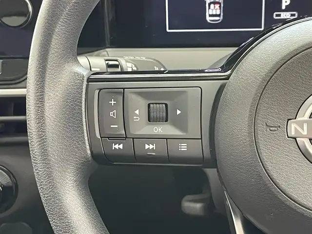 日産 ノート X 愛知県 2021(令3)年 5万km ビビットブルー / スーパーブラック 2トーン 純正９型ディスプレイナビ　フルセグＴＶ　ＨＤＭＩ　カープレイ対応　全方位カメラ　デジタルインナーミラー　エマージェンシーブレーキ　衝突軽煙装置　ＬＥＤオートライト　純正ドラレコ　ワイヤレス充電　電動パーキングブレーキ　フォグランプ　コーナーセンサー　BSM　禁煙車