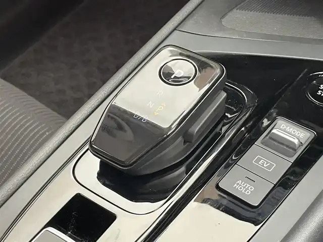 日産 ノート X 愛知県 2021(令3)年 5万km ビビットブルー / スーパーブラック 2トーン 純正９型ディスプレイナビ　フルセグＴＶ　ＨＤＭＩ　カープレイ対応　全方位カメラ　デジタルインナーミラー　エマージェンシーブレーキ　衝突軽煙装置　ＬＥＤオートライト　純正ドラレコ　ワイヤレス充電　電動パーキングブレーキ　フォグランプ　コーナーセンサー　BSM　禁煙車
