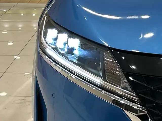 日産 ノート X 埼玉県 2021(令3)年 5万km ビビットブルー / スーパーブラック 2トーン エマージェンシーブレーキ/純正９型ディスプレイナビ/ BT/USB/フルセグ/ＨＤＭＩ/カープレイ/全方位カメラ/デジタルインナーミラー/LEDオートライト/純正ドラレコ/ワイヤレス充電/電動パーキングブレーキ/コーナーセンサー/ETC2.0/スマートキー/禁煙車