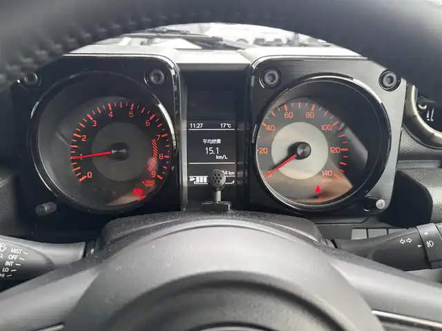 スズキ ジムニー XC 京都府 2023(令5)年 0.5万km ミディアムグレー ワンオーナー/スズキセーフティサポート/・デュアルセンサーブレーキサポート/・誤発進抑制機能/・車線逸脱警報機能/・ふらつき警報機能/・ハイビームアシスト/アルパイン9インチディスプレイオーディオ/・Apple carpray/Android auto/Bluetooth/バックカメラ/クルーズコントロール/ビルトインETC/前席シートヒーター/LEDヘッドランプ/純正16インチアルミホイール