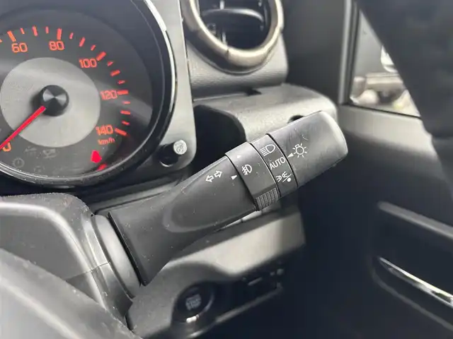 スズキ ジムニー XC 京都府 2023(令5)年 0.5万km ミディアムグレー ワンオーナー/スズキセーフティサポート/・デュアルセンサーブレーキサポート/・誤発進抑制機能/・車線逸脱警報機能/・ふらつき警報機能/・ハイビームアシスト/アルパイン9インチディスプレイオーディオ/・Apple carpray/Android auto/Bluetooth/バックカメラ/クルーズコントロール/ビルトインETC/前席シートヒーター/LEDヘッドランプ/純正16インチアルミホイール