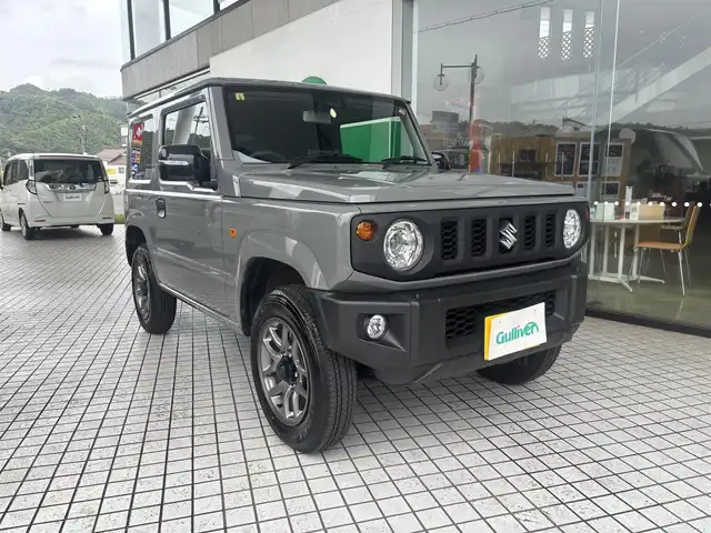 スズキ ジムニー XC 京都府 2023(令5)年 0.5万km ミディアムグレー ワンオーナー/スズキセーフティサポート/・デュアルセンサーブレーキサポート/・誤発進抑制機能/・車線逸脱警報機能/・ふらつき警報機能/・ハイビームアシスト/アルパイン9インチディスプレイオーディオ/・Apple carpray/Android auto/Bluetooth/バックカメラ/クルーズコントロール/ビルトインETC/前席シートヒーター/LEDヘッドランプ/純正16インチアルミホイール