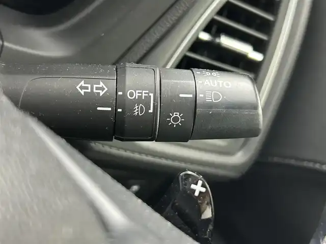 ホンダ ヴェゼル ハイブリッド Z ホンダセンシング 熊本県 2018(平30)年 4.9万km プレミアムクリスタルレッドM ワンオーナー/純正メモリーナビ（VXM-187VFEi)/（CD/DVD/Bluetooth/フルセグTV)/バックカメラ/ビルトインETC/ホンダセンシング/・CMBS/・レーンキープアシスト/・路外逸脱抑制システム/・先行車発進お知らせ/・標識認識機能/・アダプティブクルーズコントロール/ハーフレザーシート/前席シートヒーター/電動パーキングブレーキ/ブレーキホールド/パドルシフト/ステアリングスイッチ/純正１７インチアルミホイール/保証書/取扱説明書