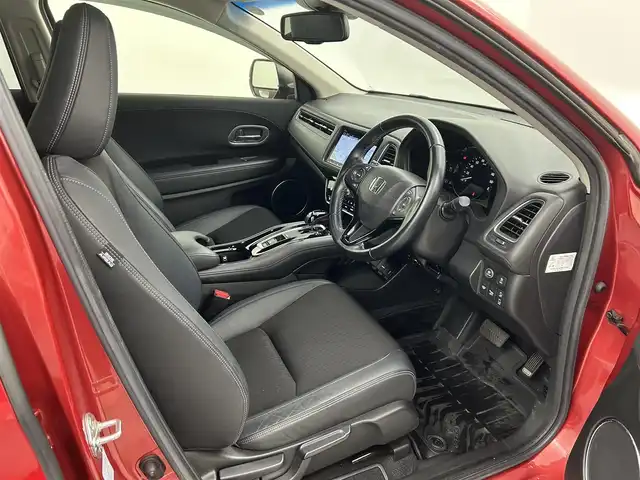 ホンダ ヴェゼル ハイブリッド Z ホンダセンシング 熊本県 2018(平30)年 4.9万km プレミアムクリスタルレッドM ワンオーナー/純正メモリーナビ（VXM-187VFEi)/（CD/DVD/Bluetooth/フルセグTV)/バックカメラ/ビルトインETC/ホンダセンシング/・CMBS/・レーンキープアシスト/・路外逸脱抑制システム/・先行車発進お知らせ/・標識認識機能/・アダプティブクルーズコントロール/ハーフレザーシート/前席シートヒーター/電動パーキングブレーキ/ブレーキホールド/パドルシフト/ステアリングスイッチ/純正１７インチアルミホイール/保証書/取扱説明書