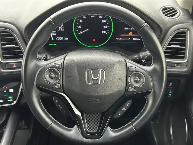 ホンダ ヴェゼル ハイブリッド Z ホンダセンシング 熊本県 2018(平30)年 4.9万km プレミアムクリスタルレッドM ワンオーナー/純正メモリーナビ（VXM-187VFEi)/（CD/DVD/Bluetooth/フルセグTV)/バックカメラ/ビルトインETC/ホンダセンシング/・CMBS/・レーンキープアシスト/・路外逸脱抑制システム/・先行車発進お知らせ/・標識認識機能/・アダプティブクルーズコントロール/ハーフレザーシート/前席シートヒーター/電動パーキングブレーキ/ブレーキホールド/パドルシフト/ステアリングスイッチ/純正１７インチアルミホイール/保証書/取扱説明書