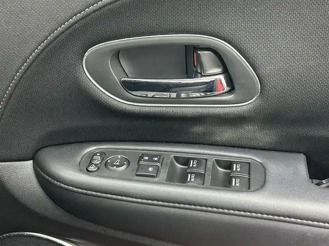 ホンダ ヴェゼル ハイブリッド Z ホンダセンシング 熊本県 2018(平30)年 4.9万km プレミアムクリスタルレッドM ワンオーナー/純正メモリーナビ（VXM-187VFEi)/（CD/DVD/Bluetooth/フルセグTV)/バックカメラ/ビルトインETC/ホンダセンシング/・CMBS/・レーンキープアシスト/・路外逸脱抑制システム/・先行車発進お知らせ/・標識認識機能/・アダプティブクルーズコントロール/ハーフレザーシート/前席シートヒーター/電動パーキングブレーキ/ブレーキホールド/パドルシフト/ステアリングスイッチ/純正１７インチアルミホイール/保証書/取扱説明書