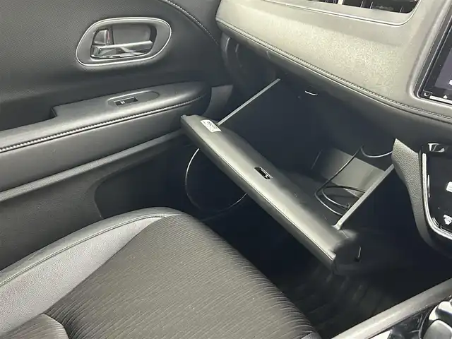 ホンダ ヴェゼル ハイブリッド Z ホンダセンシング 熊本県 2018(平30)年 4.9万km プレミアムクリスタルレッドM ワンオーナー/純正メモリーナビ（VXM-187VFEi)/（CD/DVD/Bluetooth/フルセグTV)/バックカメラ/ビルトインETC/ホンダセンシング/・CMBS/・レーンキープアシスト/・路外逸脱抑制システム/・先行車発進お知らせ/・標識認識機能/・アダプティブクルーズコントロール/ハーフレザーシート/前席シートヒーター/電動パーキングブレーキ/ブレーキホールド/パドルシフト/ステアリングスイッチ/純正１７インチアルミホイール/保証書/取扱説明書