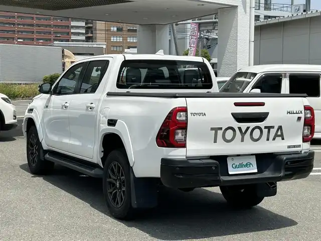 トヨタ ハイラックス Z GRスポーツ 福岡県 2022(令4)年 1.2万km スーパーホワイトⅡ  禁煙車/ GRスポーツ専用ハーフレザーシート/ 運転席パワーシート/ プリクラッシュセーフティ/ レーンディパーチャーアラート/ クリアランスソナー/ バックソナー/ ダウンヒルアシストコントロール/ リアデフロック/ 純正ディスプレイオーディオ/・　ナビ/・　パノラミックビューモニター/・　BT接続/ ETC/ ドライブレコーダー/ サイドステップ/ USB接続/ LEDヘッドライト/ フォグライト/ 純正フロアマット/ ドアバイザー/保証書/取扱説明書/スペアキー×１