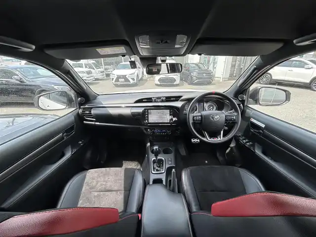 トヨタ ハイラックス Z GRスポーツ 福岡県 2022(令4)年 1.2万km スーパーホワイトⅡ  禁煙車/ GRスポーツ専用ハーフレザーシート/ 運転席パワーシート/ プリクラッシュセーフティ/ レーンディパーチャーアラート/ クリアランスソナー/ バックソナー/ ダウンヒルアシストコントロール/ リアデフロック/ 純正ディスプレイオーディオ/・　ナビ/・　パノラミックビューモニター/・　BT接続/ ETC/ ドライブレコーダー/ サイドステップ/ USB接続/ LEDヘッドライト/ フォグライト/ 純正フロアマット/ ドアバイザー/保証書/取扱説明書/スペアキー×１