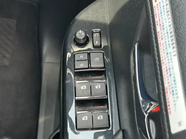 トヨタ ハイラックス Z GRスポーツ 福岡県 2022(令4)年 1.2万km スーパーホワイトⅡ  禁煙車/ GRスポーツ専用ハーフレザーシート/ 運転席パワーシート/ プリクラッシュセーフティ/ レーンディパーチャーアラート/ クリアランスソナー/ バックソナー/ ダウンヒルアシストコントロール/ リアデフロック/ 純正ディスプレイオーディオ/・　ナビ/・　パノラミックビューモニター/・　BT接続/ ETC/ ドライブレコーダー/ サイドステップ/ USB接続/ LEDヘッドライト/ フォグライト/ 純正フロアマット/ ドアバイザー/保証書/取扱説明書/スペアキー×１