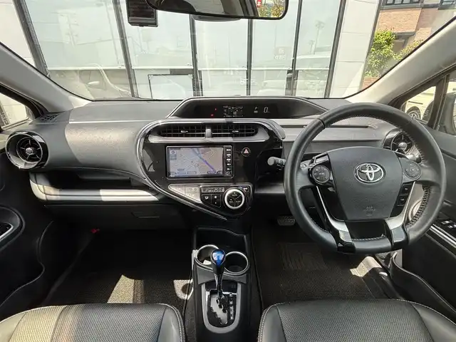 トヨタ アクア G ソフトレザーセレクション 宮城県 2017(平29)年 3万km シルバーM 登録時走行距離２９３８２ｋｍ/純正ナビ/・Bluetooth/・ＡＭ／ＦＭ/クルーズコントロール/モデリスタ/プリクラッシュセーフティ/レーンディパーチャーアラート/オートライト/オートマチックハイビーム/ETC/シートヒーター/ウインカーミラー/電格ミラー/ＬＥＤヘッドライト/ドアバイザー/プッシュスタート/ステアリングスイッチ/ドライブレコーダー