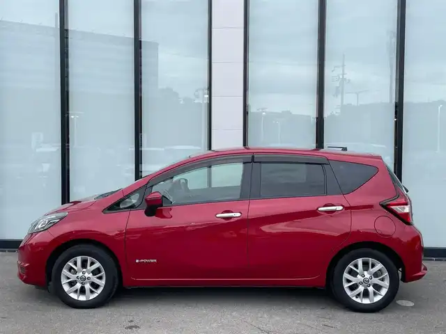 日産 ノート e－パワー X 大阪府 2019(平31)年 5.5万km ガーネットレッド 純正ナビ/  フルセグTV/CD/DVD/Bluetooth/全方位モニター/衝突軽減ブレーキ/横滑り防止装置/スマートルームミラー/レーンキープアシスト/ステアリングスイッチ/コーナセンサー/純正15インチアルミホイール/純正フロアマット/プッシュスタート/スマートキー/ＥＴＣ/ＬＥＤライト/禁煙車