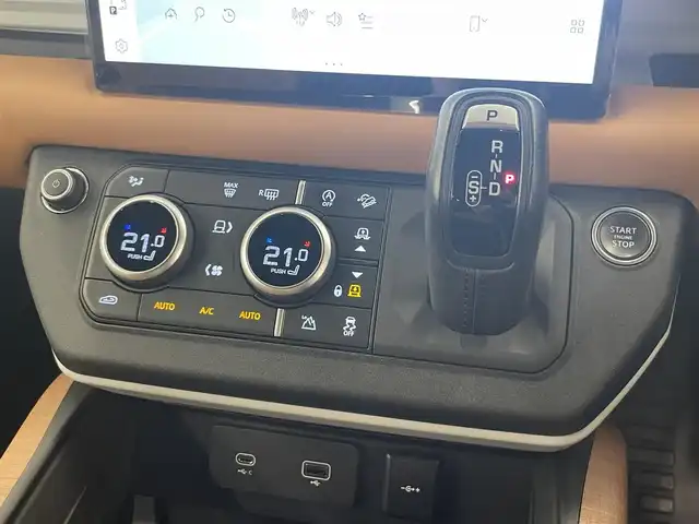 ランドローバー ランドローバー ディフェンダー 90 XダイナミックHSE 岡山県 2022(令4)年 1.5万km 黒 純正ナビ/全周囲カメラ/アップルカープレイ/アンドロイドオート/レザーシート/シートヒーター/パノラマガラスサンルーフ/ロートラクションローンチ/ACC/アイドリングストップ/エアサス/ローレンジ/ウエイドセンシング/オートライト/オートワイパー/USB/ドラレコ/MERIDIANスピーカー/ETC/ユピテル/PDC/サイドステップ