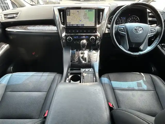 トヨタ ヴェルファイア Z Gエディション 福岡県 2019(令1)年 4万km ホワイトパールクリスタルシャイン ワンオーナー/純正10インチSDナビ【NSZN-Z68T】/(AM/FM/CD/DVD/Bluetooth/フルセグTV)/バックカメラ/黒レザーシート/純正12.1インチフリップダウンモニター【V12T-R68C】/トヨタセーフティーセンス/・プリクラッシュセーフティ/・車線逸脱警報/・オートマチックハイビーム/・ロードサインアシスト/・レーダークルーズコントロール/・先行車発進告知機能/横滑り防止装置/盗難防止装置/両側パワースライドドア/パワーバックドア/純正18インチアルミホイール/ドアバイザー/前方ドライブレコーダー【DRT-H68A】/ビルトインETC/ステアリングヒーター/シートヒーター＆ベンチレーター（D/N）/パワーシート(D/N)/シートメモリー(D)/プッシュスタート/ブレーキホールド/純正フロアマット/保証書/取扱説明書/ナビ取扱説明書/後席モニター取扱説明書