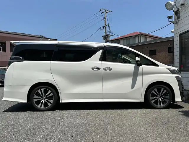トヨタ ヴェルファイア Z Gエディション 福岡県 2019(令1)年 4万km ホワイトパールクリスタルシャイン ワンオーナー/純正10インチSDナビ【NSZN-Z68T】/(AM/FM/CD/DVD/Bluetooth/フルセグTV)/バックカメラ/黒レザーシート/純正12.1インチフリップダウンモニター【V12T-R68C】/トヨタセーフティーセンス/・プリクラッシュセーフティ/・車線逸脱警報/・オートマチックハイビーム/・ロードサインアシスト/・レーダークルーズコントロール/・先行車発進告知機能/横滑り防止装置/盗難防止装置/両側パワースライドドア/パワーバックドア/純正18インチアルミホイール/ドアバイザー/前方ドライブレコーダー【DRT-H68A】/ビルトインETC/ステアリングヒーター/シートヒーター＆ベンチレーター（D/N）/パワーシート(D/N)/シートメモリー(D)/プッシュスタート/ブレーキホールド/純正フロアマット/保証書/取扱説明書/ナビ取扱説明書/後席モニター取扱説明書
