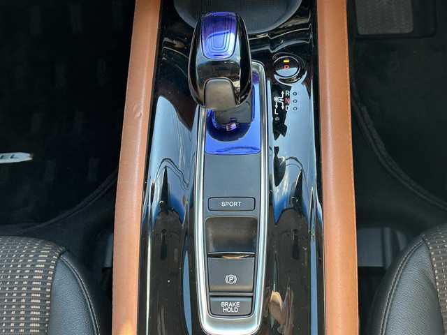 ホンダ ヴェゼル ハイブリッド 佐賀県 2016(平28)年 6.2万km ホワイトオーキッドパール 内装茶色基調/ホンダセンシング/レーダークルーズコントロール/ルーフレール/純正8インチナビ/・バックカメラ/・フルセグTV/BT/CD/DVD/ハーフレザーシート/前席シートヒーター/純正17インチAW/LEDヘッドライト/フォグランプ/オートライト/ETC/プッシュスタート/革巻きステアリング/パドルシフト/ステアリングスイッチ/トノカバー/電動格納ミラー/ドアバイザー/フロアマット/ISOFIX/エアバックW/サイド/カーテン