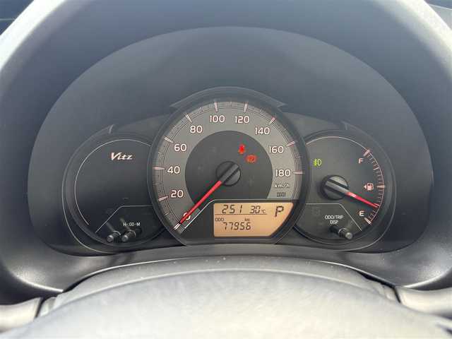 トヨタ ヴィッツ F セーフティーエディションⅢ 三重県 2019(平31)年 7.8万km ホワイトパールクリスタルシャイン プリクラッシュセーフティ/レーンディパーチャーアラート/オートマチックハイビーム/スマートキー/プッシュスタート/純正メモリナビ/・SD・TV・AUX・CD/・Bluetoothオーディオ/・バックカメラ/ステアリングスイッチ/LEDヘッドライト/フォグライト/オートライト/ウィンカーミラー/電格ミラー/プライバシーガラス/フロアマット/ドアバイザー/ビルトインETC