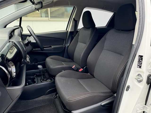 トヨタ ヴィッツ F セーフティーエディションⅢ 三重県 2019(平31)年 7.8万km ホワイトパールクリスタルシャイン プリクラッシュセーフティ/レーンディパーチャーアラート/オートマチックハイビーム/スマートキー/プッシュスタート/純正メモリナビ/・SD・TV・AUX・CD/・Bluetoothオーディオ/・バックカメラ/ステアリングスイッチ/LEDヘッドライト/フォグライト/オートライト/ウィンカーミラー/電格ミラー/プライバシーガラス/フロアマット/ドアバイザー/ビルトインETC