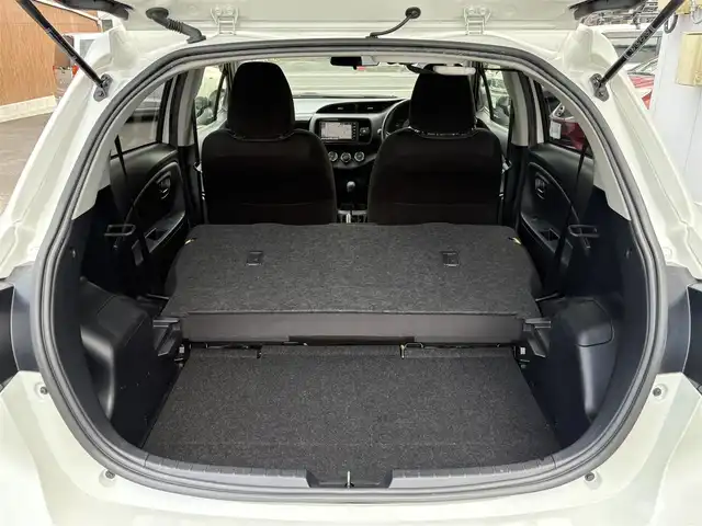 トヨタ ヴィッツ F セーフティーエディションⅢ 三重県 2019(平31)年 7.8万km ホワイトパールクリスタルシャイン プリクラッシュセーフティ/レーンディパーチャーアラート/オートマチックハイビーム/スマートキー/プッシュスタート/純正メモリナビ/・SD・TV・AUX・CD/・Bluetoothオーディオ/・バックカメラ/ステアリングスイッチ/LEDヘッドライト/フォグライト/オートライト/ウィンカーミラー/電格ミラー/プライバシーガラス/フロアマット/ドアバイザー/ビルトインETC