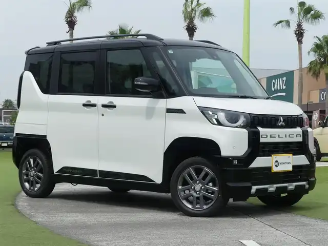 三菱 デリカミニ T プレミアム 千葉県 2025(令7)年 0.1千km アメジストブラック/シルキーホワイト T　PREMIUM　4WD　9型ディスプレイオーディオ（121/330）CHAMONIXパッケージ（179190）/e-Assist/・衝突被害軽減ブレーキシステム（FCM）/・車線逸脱警報システム（LDW）/・レーダークルーズコントロールシステム（ACC）/・誤発進抑制機能（前進＆後退時）（UMS）/・オートマチックハイビーム[AHB]/マイパイロット/ハンズフリー両側パワースライドドア/ディスプレイオーディオ/【Bluetooth接続】/【Apple CarPlay　Android Auto対応】/マルチアラウンドモニター/デジタルインナーミラー/革巻きステアリング/ステアリングヒーター/ステアリングスイッチ/パドルシフト/LEDヘッドライト/フォグライト/ウインカーミラー/純正15インチアルミホイル/サイド/カーテンエアバッグ/キーレスオペレーションシステム
