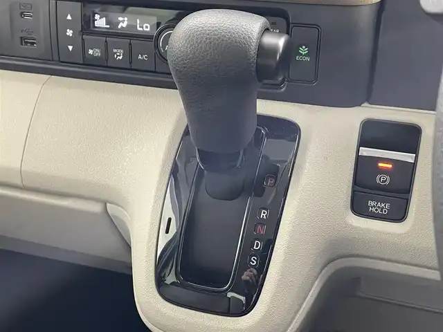 ホンダ Ｎ ＢＯＸ 滋賀県 2024(令6)年 0.9万km クリスタルブラックパール 純正ディスプレイオーディオ/（BT/AppleCarPlay/AndroidAuto）/片側電動スライドドア/ホンダセンシング/・衝突被害軽減ブレーキ/・レーダークルーズコントロール/・オートハイビーム/オートライト/LEDヘッドライト/前後コーナーセンサー