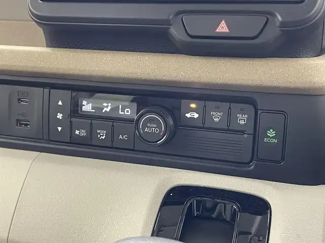 ホンダ Ｎ ＢＯＸ 滋賀県 2024(令6)年 0.9万km クリスタルブラックパール 純正ディスプレイオーディオ/（BT/AppleCarPlay/AndroidAuto）/片側電動スライドドア/ホンダセンシング/・衝突被害軽減ブレーキ/・レーダークルーズコントロール/・オートハイビーム/オートライト/LEDヘッドライト/前後コーナーセンサー