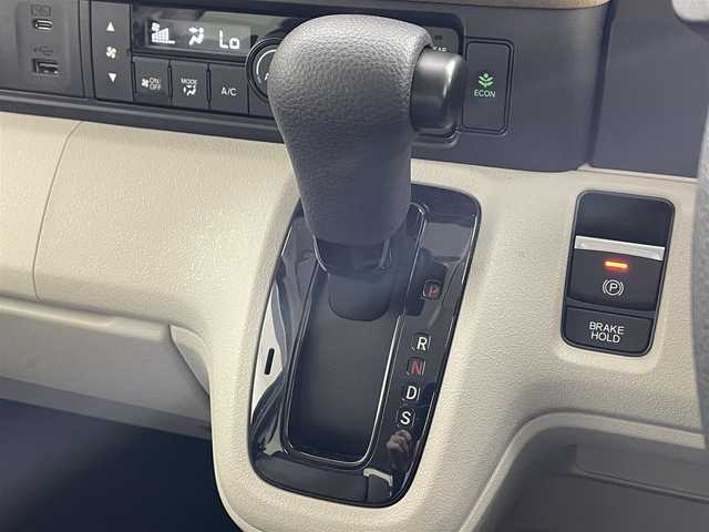 ホンダ Ｎ ＢＯＸ 滋賀県 2024(令6)年 0.9万km クリスタルブラックパール 純正ディスプレイオーディオ/（BT/AppleCarPlay/AndroidAuto）/片側電動スライドドア/ホンダセンシング/・衝突被害軽減ブレーキ/・レーダークルーズコントロール/・オートハイビーム/オートライト/LEDヘッドライト/前後コーナーセンサー