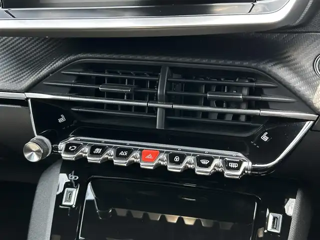 プジョー プジョー ２００８ GT ブルー HDi 茨城県 2022(令4)年 1.8万km オレンジ パノラマＳＲ　/衝突軽減Ｂ　/ＡＣＣ　/ＬＫＡ　/ＢＳＭ　/Ｂカメラ　/パーキングセンサー　/ＣａｒＰｌａｙ　/Ａｎｄｒｏｉｄ　Ａｕｔｏ　/ＢＴ　/ＵＳＢ　/ＬＥＤ　/インテリジェントハイビーム　/アンビエンスライト　/半革/禁煙車