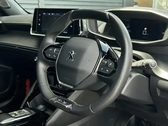 プジョー プジョー ２００８ GT ブルー HDi 茨城県 2022(令4)年 1.8万km オレンジ パノラマＳＲ　/衝突軽減Ｂ　/ＡＣＣ　/ＬＫＡ　/ＢＳＭ　/Ｂカメラ　/パーキングセンサー　/ＣａｒＰｌａｙ　/Ａｎｄｒｏｉｄ　Ａｕｔｏ　/ＢＴ　/ＵＳＢ　/ＬＥＤ　/インテリジェントハイビーム　/アンビエンスライト　/半革/禁煙車