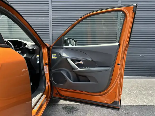 プジョー プジョー ２００８ GT ブルー HDi 茨城県 2022(令4)年 1.8万km オレンジ パノラマＳＲ　/衝突軽減Ｂ　/ＡＣＣ　/ＬＫＡ　/ＢＳＭ　/Ｂカメラ　/パーキングセンサー　/ＣａｒＰｌａｙ　/Ａｎｄｒｏｉｄ　Ａｕｔｏ　/ＢＴ　/ＵＳＢ　/ＬＥＤ　/インテリジェントハイビーム　/アンビエンスライト　/半革/禁煙車