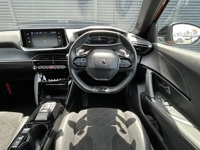 プジョー プジョー ２００８ GT ブルー HDi 茨城県 2022(令4)年 1.8万km オレンジ パノラマＳＲ　/衝突軽減Ｂ　/ＡＣＣ　/ＬＫＡ　/ＢＳＭ　/Ｂカメラ　/パーキングセンサー　/ＣａｒＰｌａｙ　/Ａｎｄｒｏｉｄ　Ａｕｔｏ　/ＢＴ　/ＵＳＢ　/ＬＥＤ　/インテリジェントハイビーム　/アンビエンスライト　/半革/禁煙車