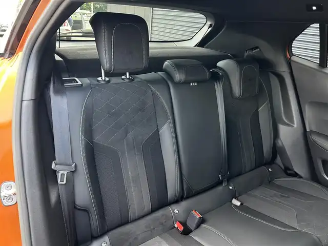 プジョー プジョー ２００８ GT ブルー HDi 茨城県 2022(令4)年 1.8万km オレンジ パノラマＳＲ　/衝突軽減Ｂ　/ＡＣＣ　/ＬＫＡ　/ＢＳＭ　/Ｂカメラ　/パーキングセンサー　/ＣａｒＰｌａｙ　/Ａｎｄｒｏｉｄ　Ａｕｔｏ　/ＢＴ　/ＵＳＢ　/ＬＥＤ　/インテリジェントハイビーム　/アンビエンスライト　/半革/禁煙車