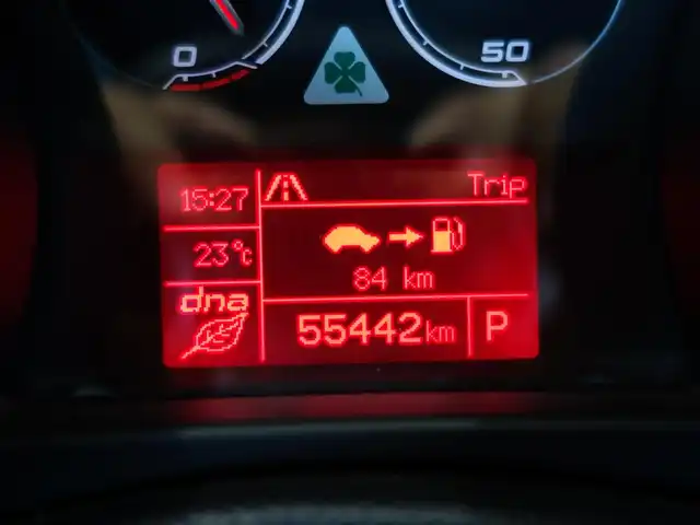 アルファロメオ ジュリエッタ クアドリフォリオ ヴェルデ 静岡県 2016(平28)年 5.6万km 赤 車検R9年7月/禁煙車/左ハンドル・ターボエンジン/社外7インチナビ/　carrozzeria(AVIC-RZ99)/  DVD/CD/BT/フルセグTV/  MSV/SD/バックカメラ/ETC/キセノンランプ/オートライト/パドルシフト/ステアリングリモコン/アルカンターラ＋黒革シート/純正18インチAW/純正トノカバー/純正フロアマット