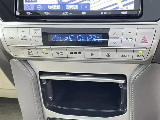 トヨタ ランドクルーザー プラド TX Lパッケージ 千葉県 2019(平31)年 6.9万km ホワイトパールクリスタルシャイン サンルーフ/トヨタセーフティセンス/・プリクラッシュセーフティ/・レーンディパーチャーアラート/・オートハイビーム/純正9インチSDナビ/CD BT MSV フルセグ/バックカメラ/レーダークルーズコントロール/LEDオートライト/レザーシート/前席パワーシート/シートエアコン/純正17インチアルミホイール/革巻きステアリング/ステアリングスイッチ/センターデフロック/ドアバイザー/プッシュスタート/スマートキー/ETC2.0