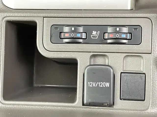 トヨタ ランドクルーザー プラド TX Lパッケージ 千葉県 2019(平31)年 6.9万km ホワイトパールクリスタルシャイン サンルーフ/トヨタセーフティセンス/・プリクラッシュセーフティ/・レーンディパーチャーアラート/・オートハイビーム/純正9インチSDナビ/CD BT MSV フルセグ/バックカメラ/レーダークルーズコントロール/LEDオートライト/レザーシート/前席パワーシート/シートエアコン/純正17インチアルミホイール/革巻きステアリング/ステアリングスイッチ/センターデフロック/ドアバイザー/プッシュスタート/スマートキー/ETC2.0